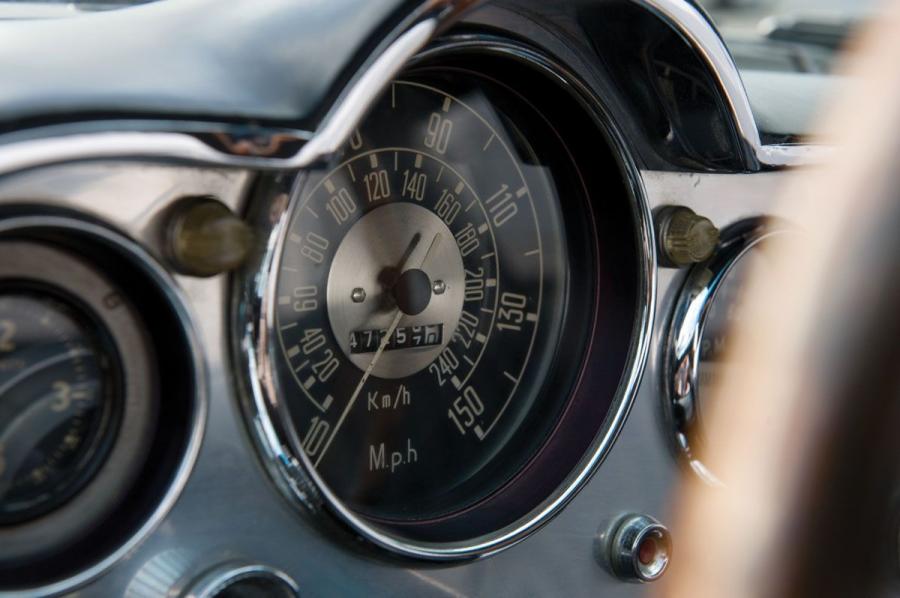 Панель приборов Dual-Ghia L6.4 Coupe 1962 года  (фото 33 из 63)